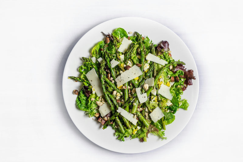 Frühlingssalat mit gebratenem Spargel