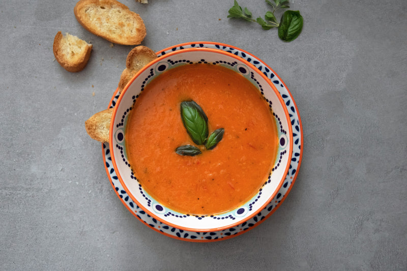Suppe aus gerösteten Paprika, Paradeiser und Karotten